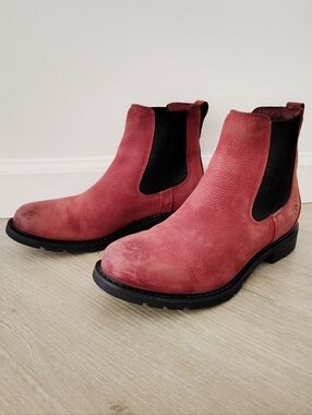 Ariat Wexford Waterproof Chelsea Boot In Rosewood Size 7B